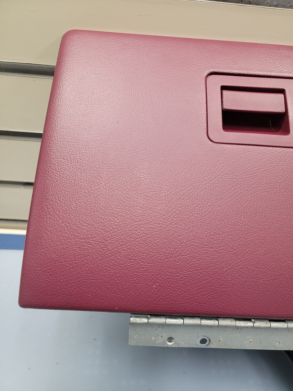 🔥1995-1997 Ford Crown Victoria Glove Box Burgundy w/ Hinge OEM 64269