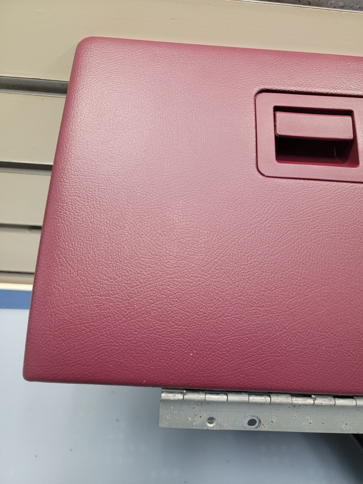 🔥1995-1997 Ford Crown Victoria Glove Box Burgundy w/ Hinge OEM 64269
