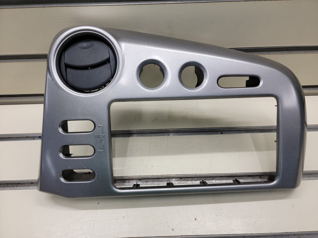 🔥2003-2008 Toyota MATRIX / Pontiac VIBE Center Dash Radio Bezel Trim Silver B26