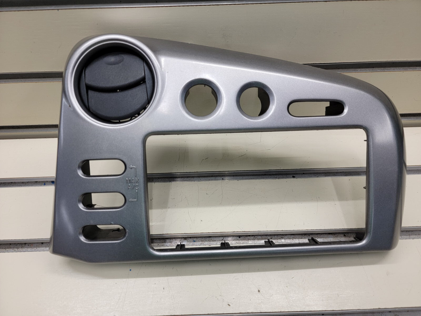 🔥2003-2008 Toyota MATRIX / Pontiac VIBE Center Dash Radio Bezel Trim Silver B26