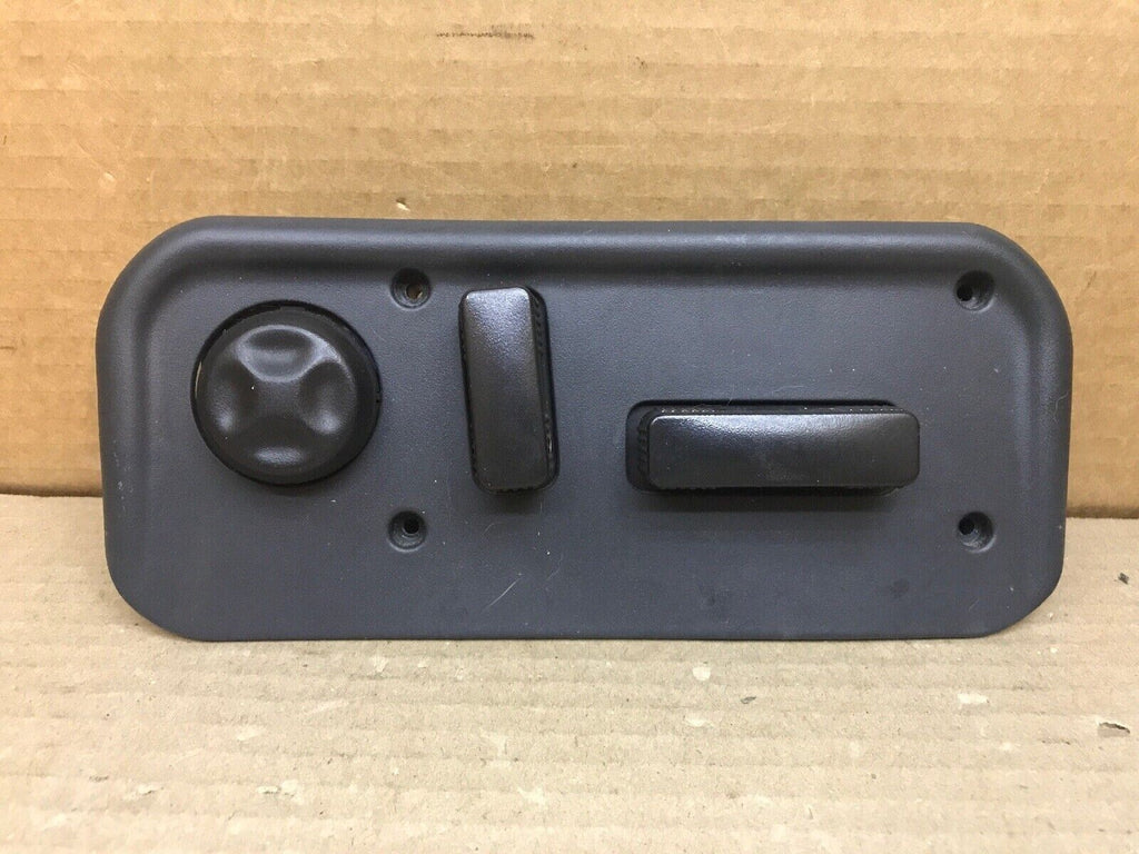 99-02 CHEVY SUBURBAN TAHOE SILVERADO 8 WAY FRONT RIGHT PASSENGER SEAT SWITCH OEM