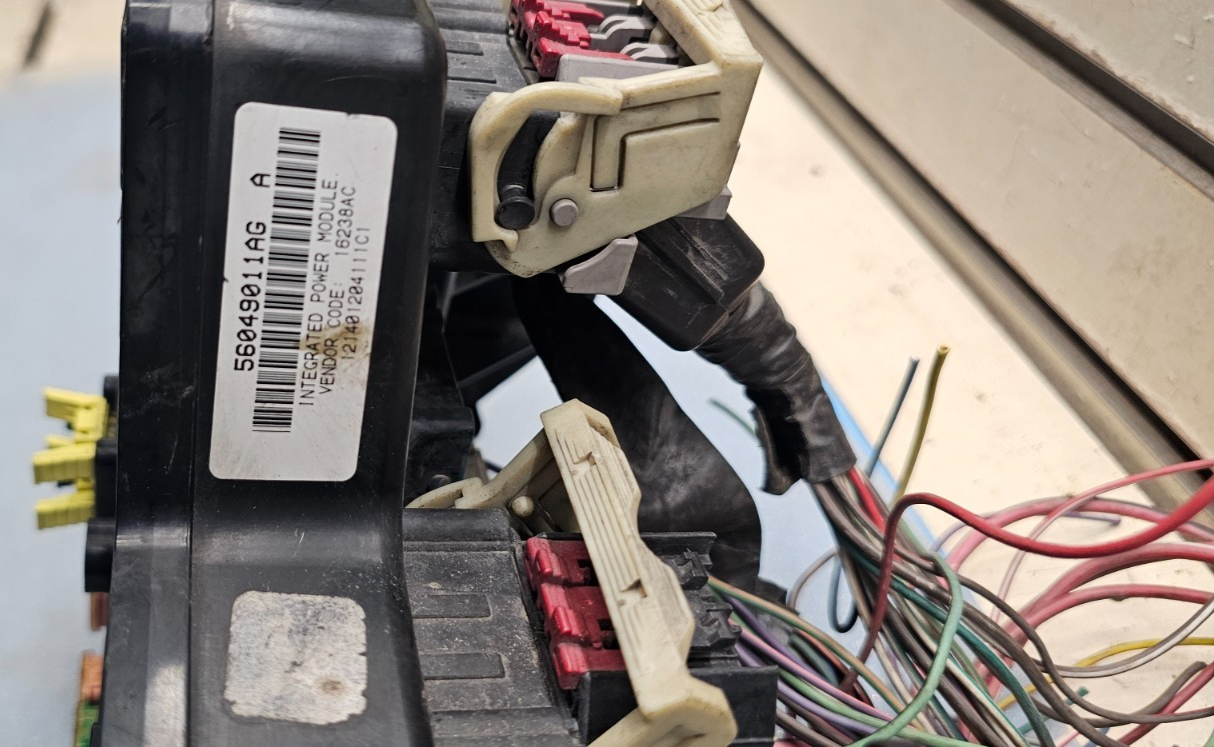 🔥02-05 Dodge Ram Engine TIPM Fuse Box Junction Body Control Distribution Module