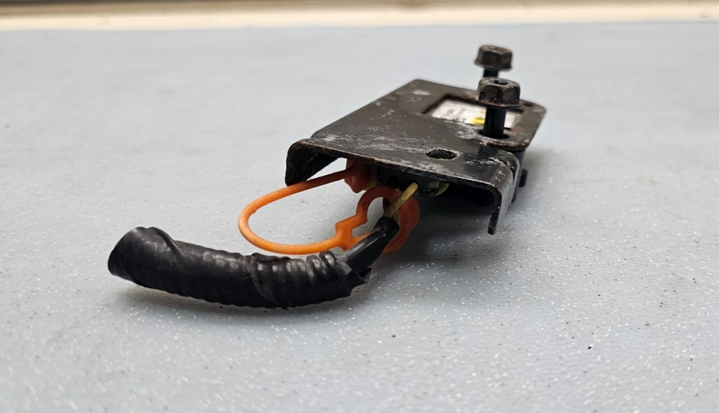 🔥06-16 impala 06-07 Monte Carlo  Inflator Restraint Front End Sensor black