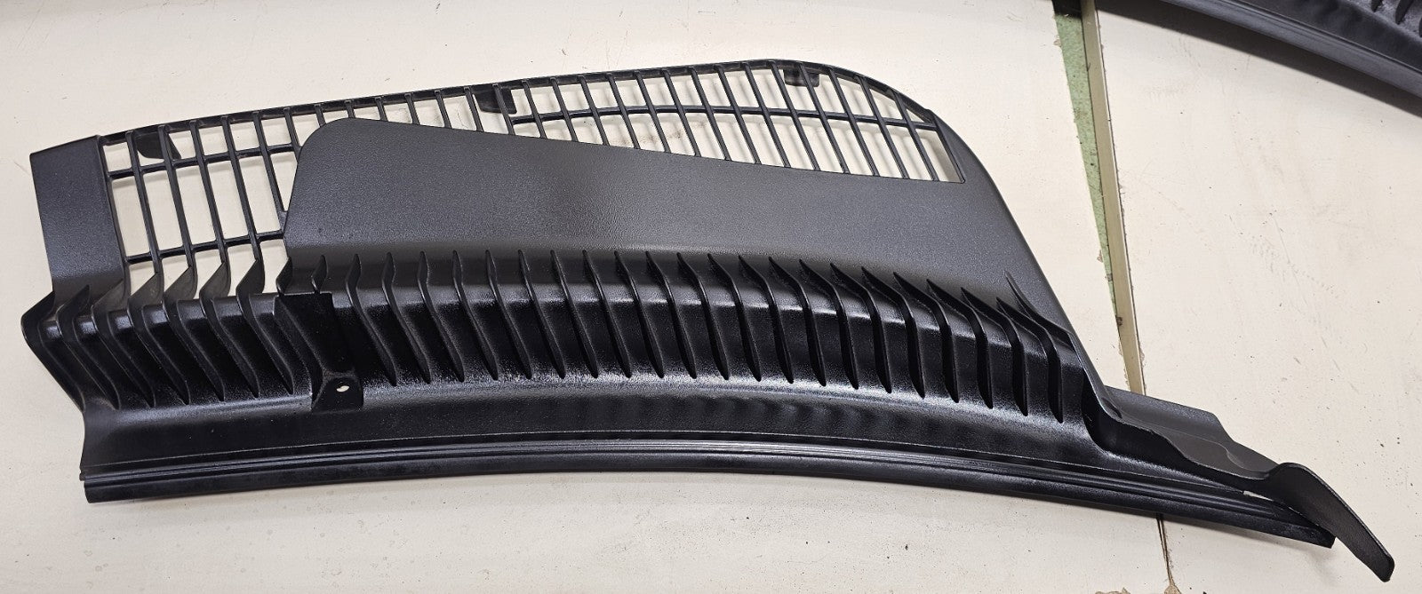 🔥2003-2011 LINCOLN TOWN CAR windshield cover panel LH/RH Assembly