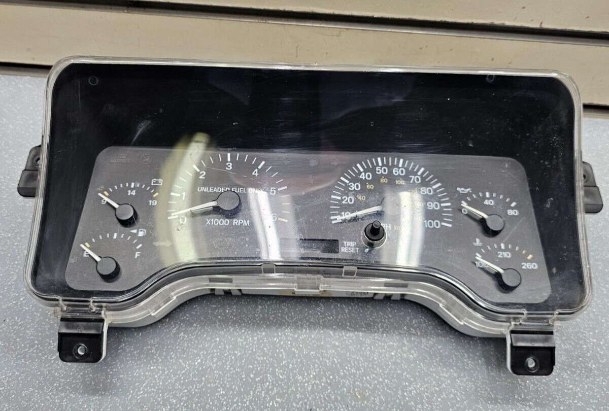 99-01 Jeep Cherokee Sport XJ 4x4 4.0L Dash Instrument Gauge Cluster Speedometer