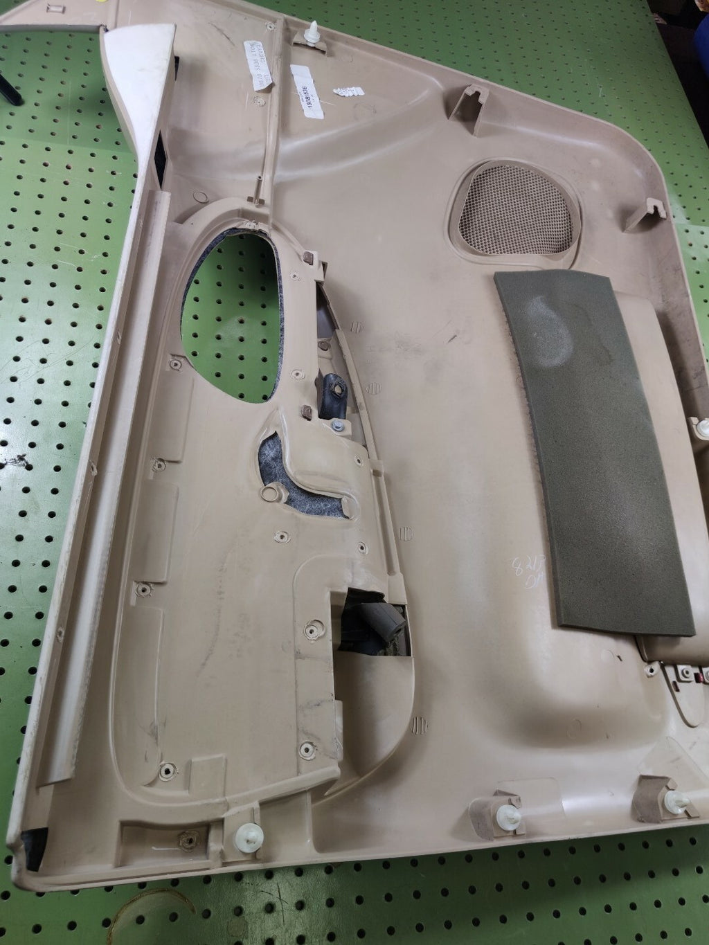 🔥2002-2009 CHEVY TRAILBLAZER Door Panel  Front RIGHT Passenger Armrest TAN D8