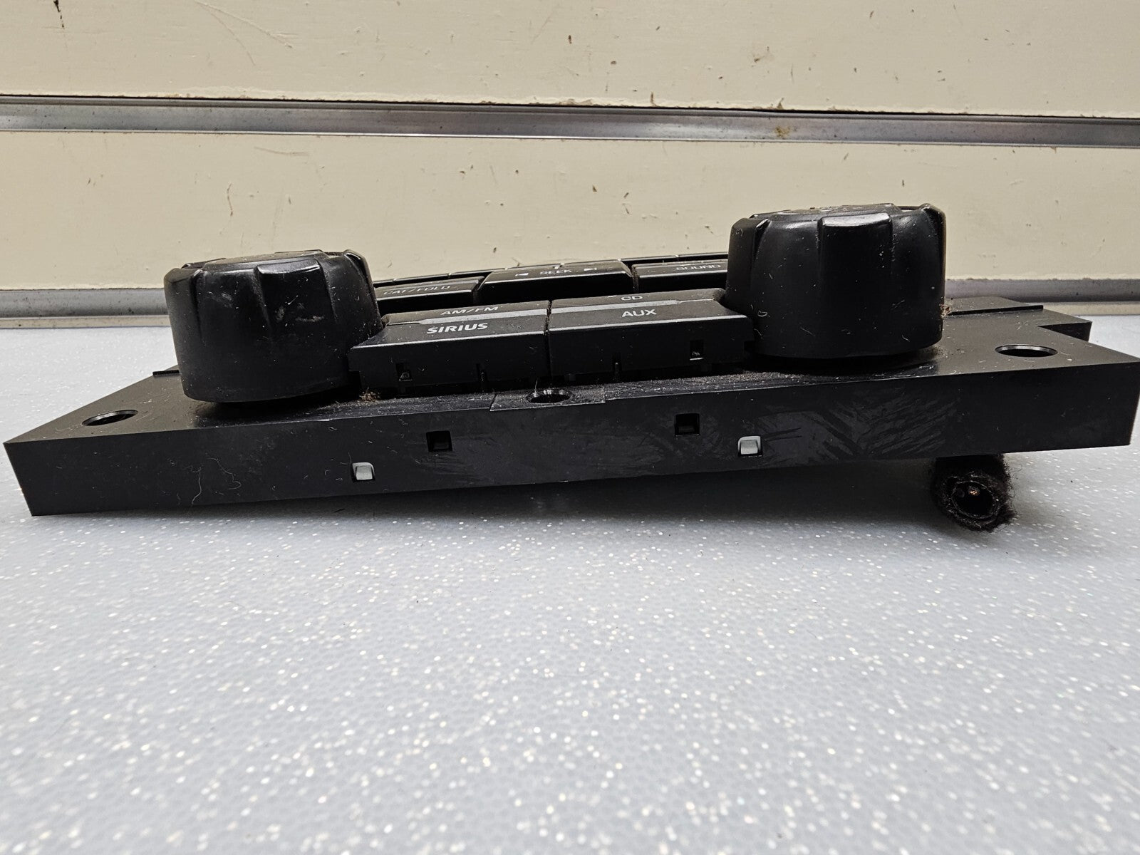 09-12 Ford F150 Center Dash AM/FM CD AUX Radio Stereo Faceplate Trim Panel Black