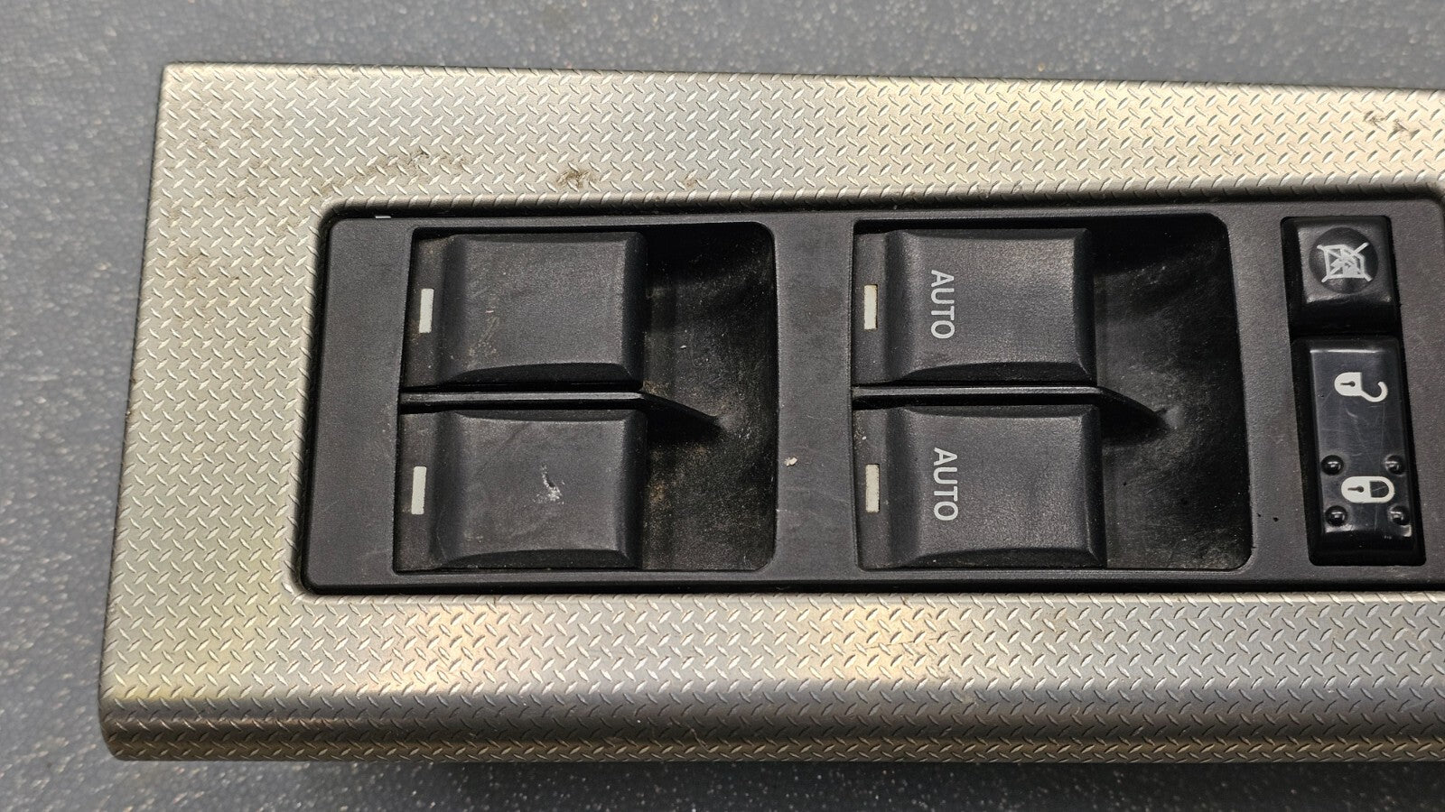 🔥05-10 Grand Cherokee Commander Left Diver Master Power Window Switch Silver