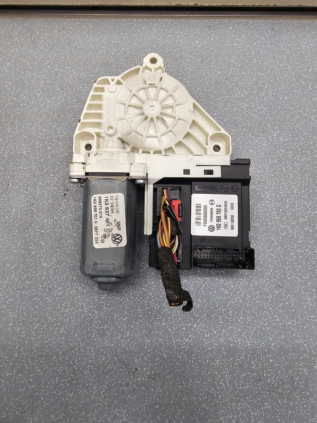 05-06 VW Jetta Front Left Driver Door Power Window Regulator Motor Assembly OEM