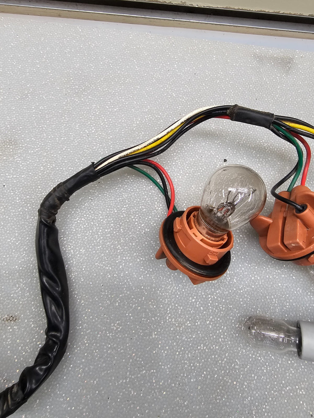 🔥2006-2012 KIA SEDONA TAIL LIGHT BREAK LIGHT ASSEMBLY BULB SOCKET HARNESS