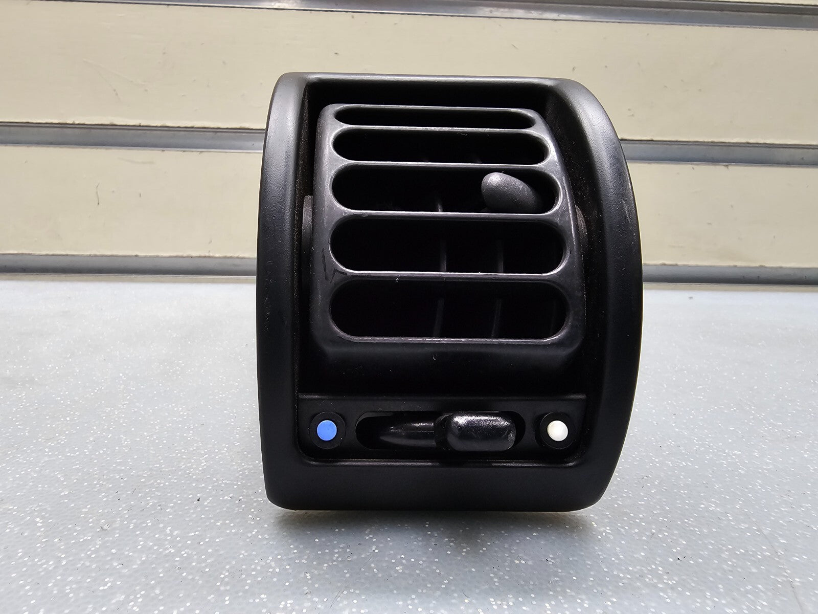 99-04 Land Rover Discovery Left Driver Air Vent Heater Conditioner Filter Black