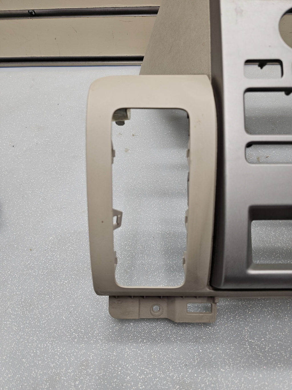 🔥09-12 FORD FLEX FRONT CENTER DASH RADIO A/C CLIMATE BEZEL TRIM OEM SILVER/TAN