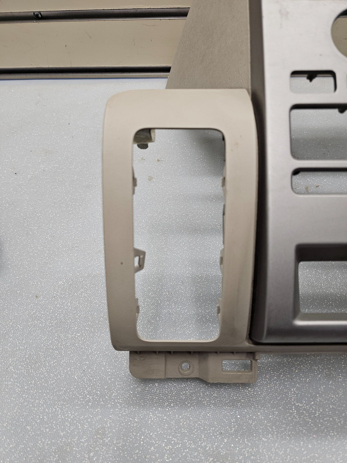 🔥09-12 FORD FLEX FRONT CENTER DASH RADIO A/C CLIMATE BEZEL TRIM OEM SILVER/TAN