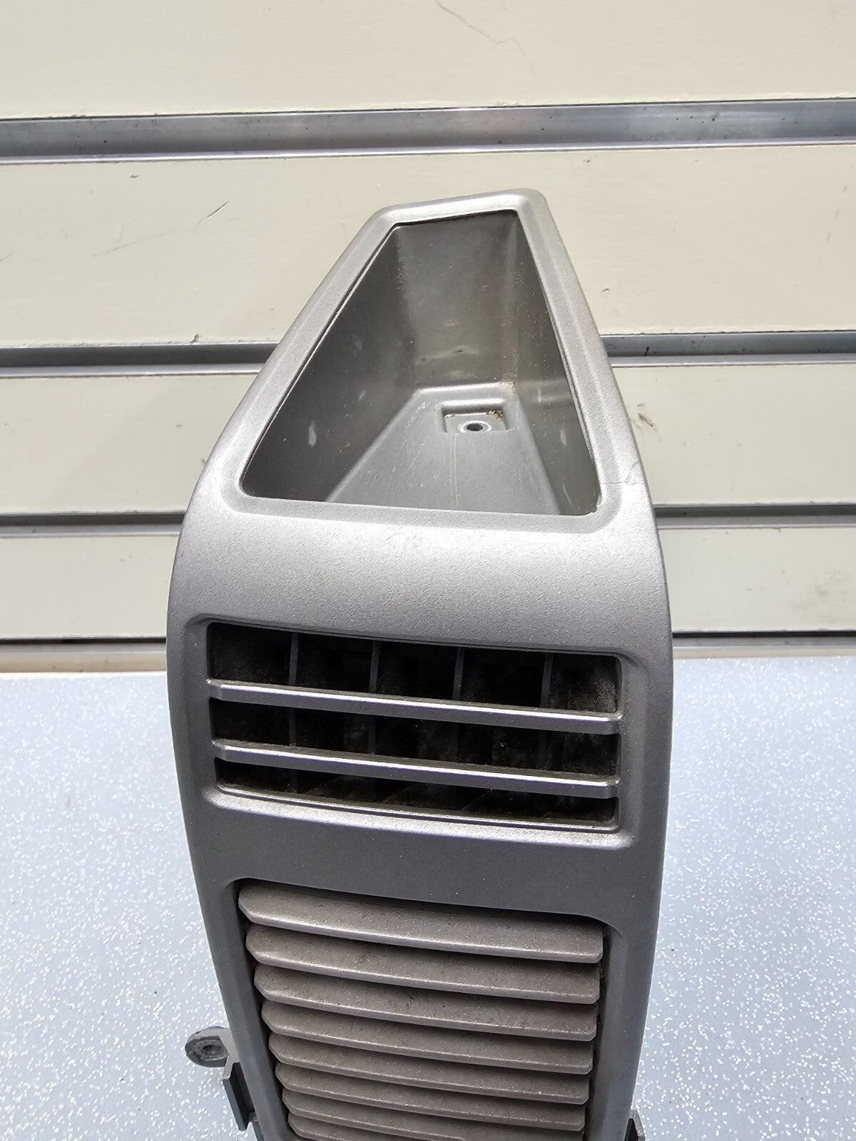 05-15 NISSAN TITAN ARMADA QX56 DASH FRONT CENTER LEFT AIR VENT HEATER TRIM GRAY