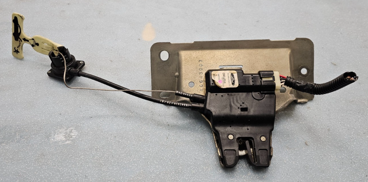 03-06 Lincoln Town Car Trunk Latch Release Actuator Deck Lid Door Lock Assembly