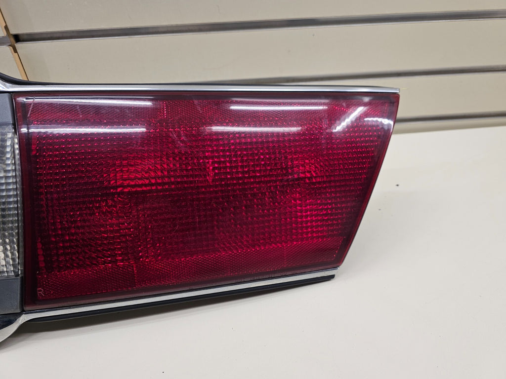 00-05 Buick LESABRE Trunk Rear Center Tail Light Brake Light Lamp Panel Assembly