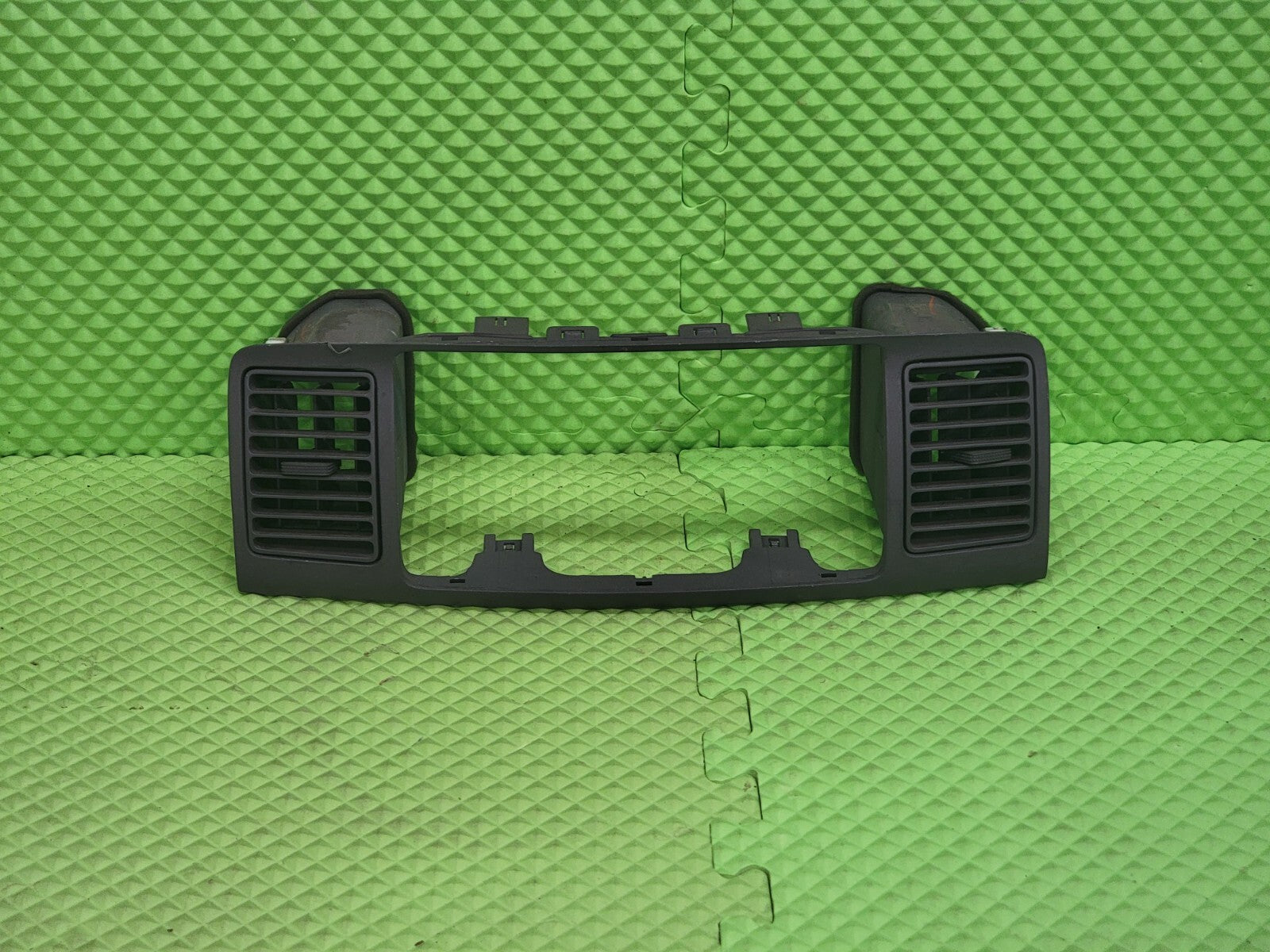 🔥03-08 TOYOTA COROLLA CENTER DASH RADIO BEZEL AIR AC VENT GRILL OEM gray B28