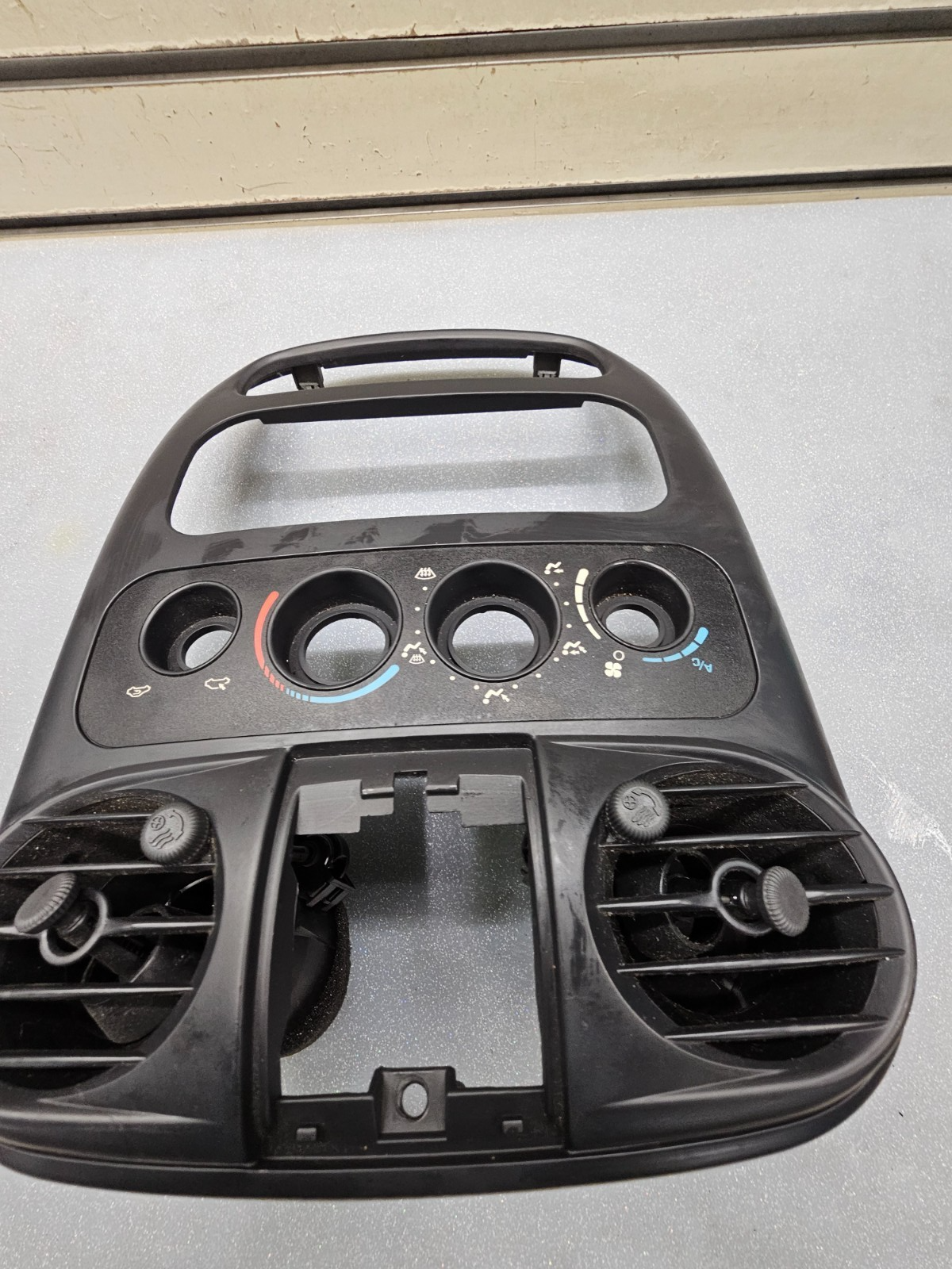 🔥01-05 Chrysler PT CRUISER Dash Radio Bezel Climate Trim Panel BLACK B17