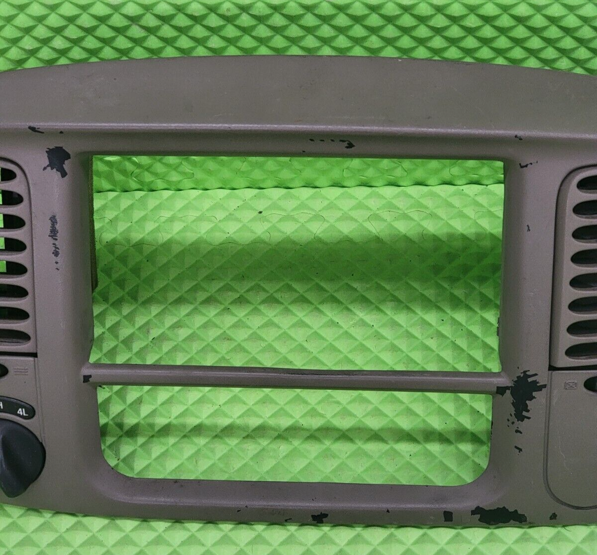 🔥97-03 Ford F150 Center Dash Radio Climate BEZEL Trim Panel Line Light Tan B1