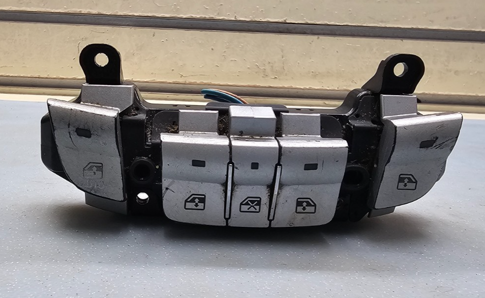 🔥2007-2008 Pontiac Torrent Side Window Door Switch Assembly (Master) Silver OEM
