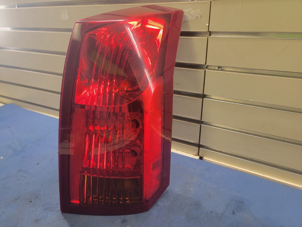 🔥03-07 Cadillac CTS Sedan Taillight Lamp Assembly Right Passenger Side Chrome