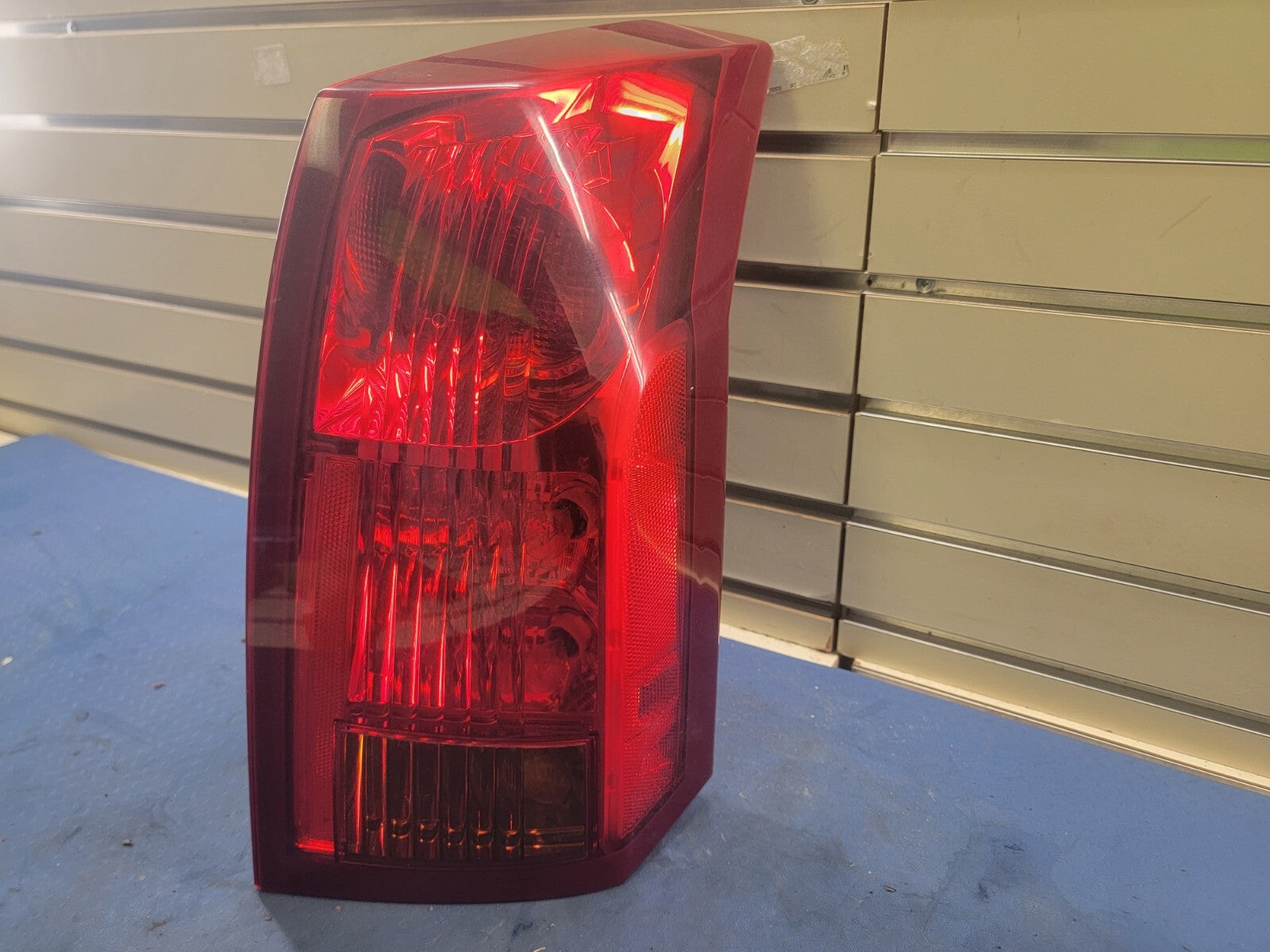 🔥03-07 Cadillac CTS Sedan Taillight Lamp Assembly Right Passenger Side Chrome