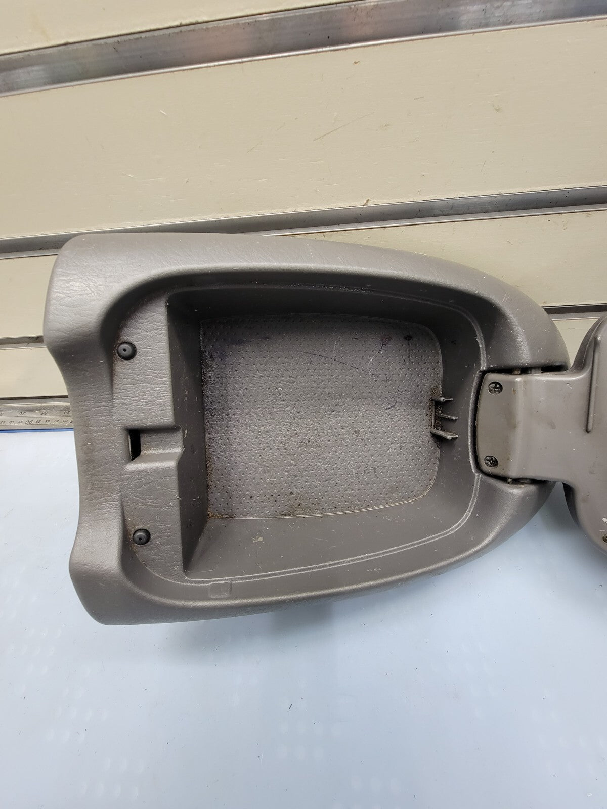 🔥01-07 TOYOTA SEQUOIA 02-06 TUNDRA ARMREST Center Console Storage Lid GRAY
