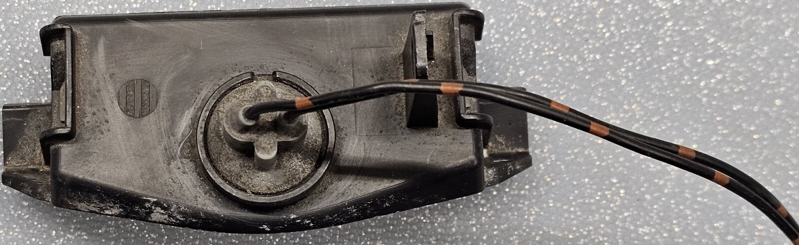 🔥2004 - 2009 MAZDA 3 LICENSE PLATE LIGHT OEM