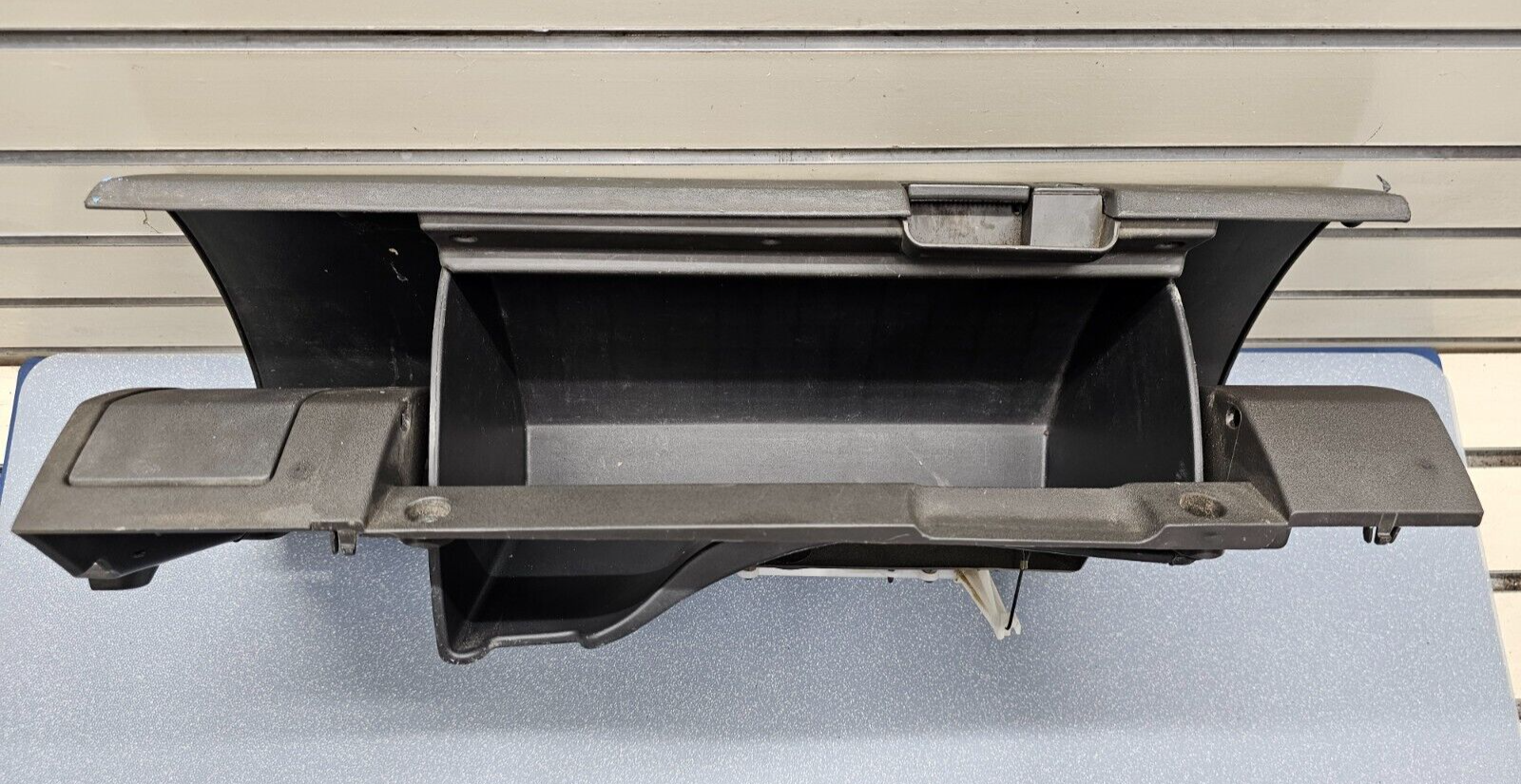 🔥05-12 Pathfinder 05-19 Frontier Dash Glove Box Compartment Assembly Graphite