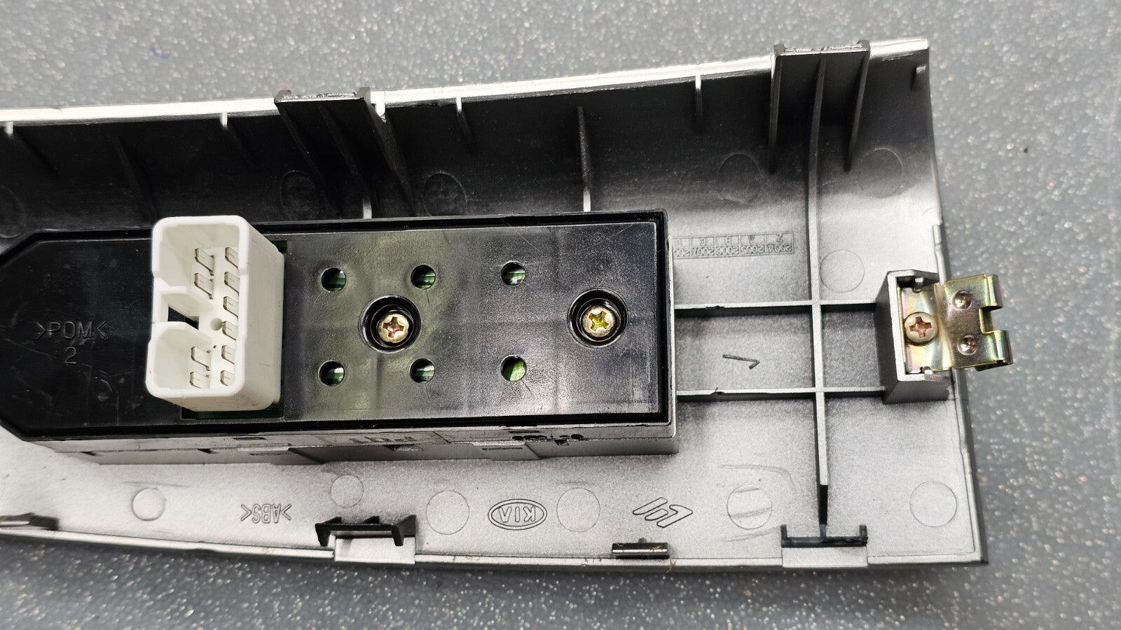 🔥05-10 Kia Sportage Front Right Passenger Window Control Switch Bezel Silver