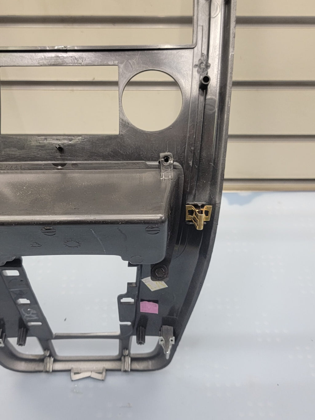 07-09 Chevrolet Equinox Center Dash Radio Climate Bezel Surround Trim Silver