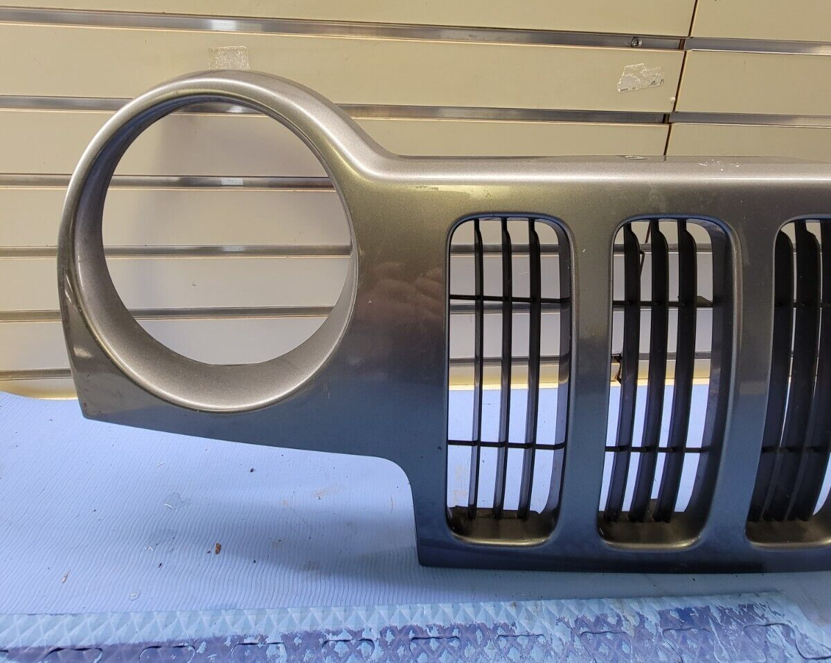 🔥02-04 Jeep Liberty KJ Top Upper Grille Assembly Chrome Genuine Gray OEM