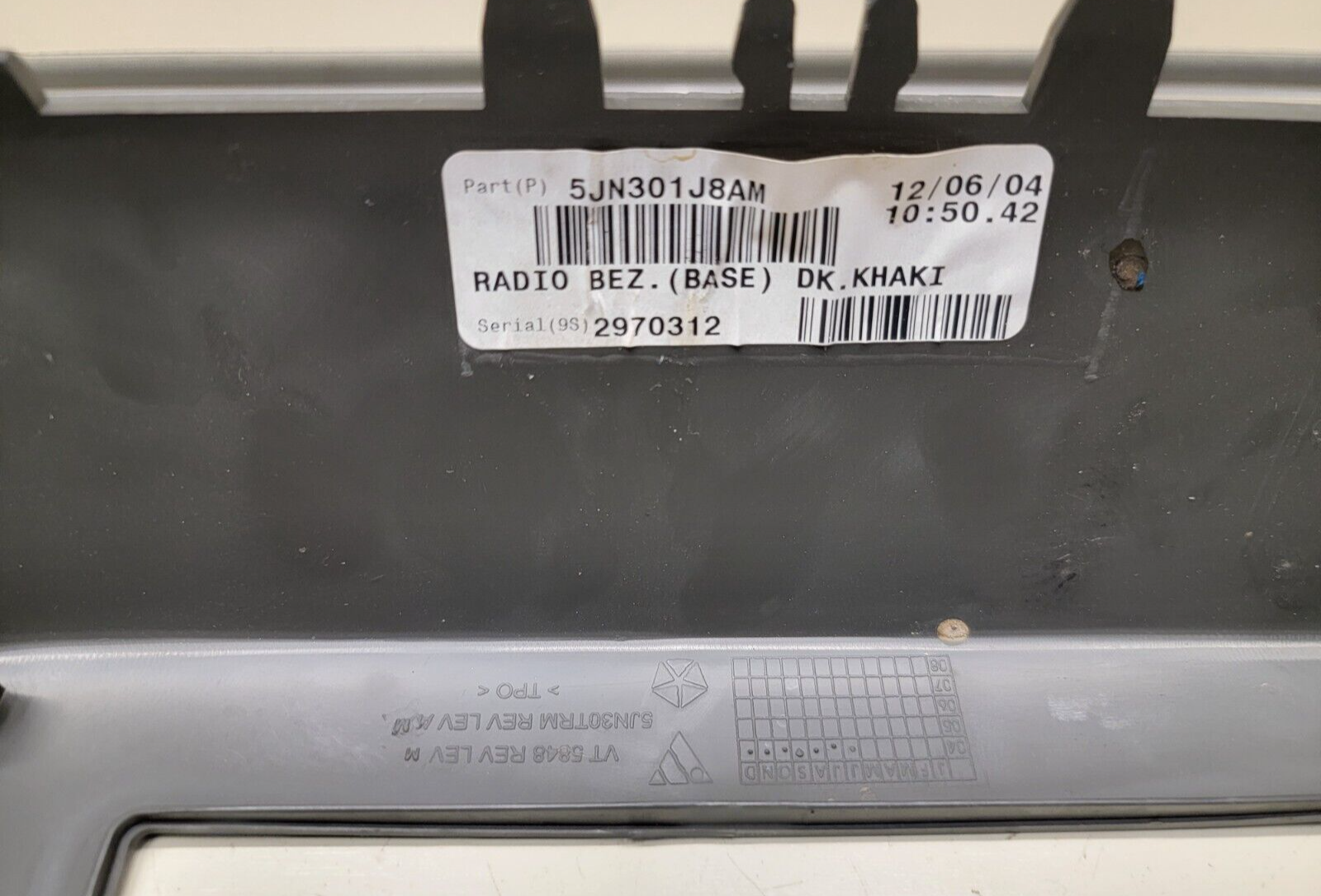 🔥2005-2007 Jeep Grand Cherokee Dash RADIO TRIM BEZEL W VENTS Gray B30