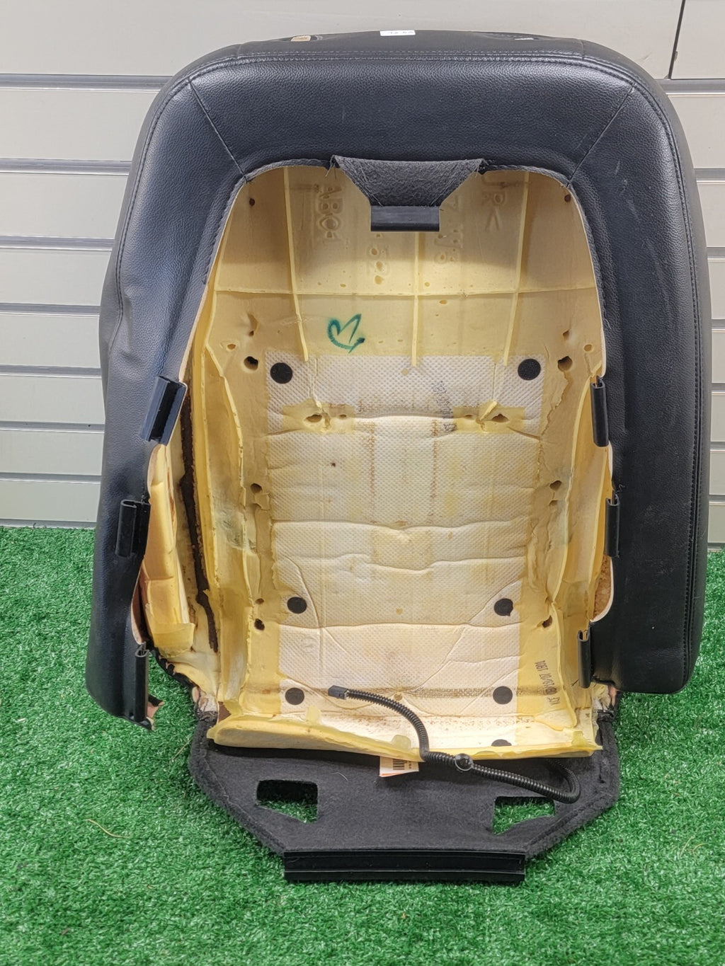 🔥07-13 GMC Sierra 1500 2500 3500 Seat rest cushion leather front left black V4