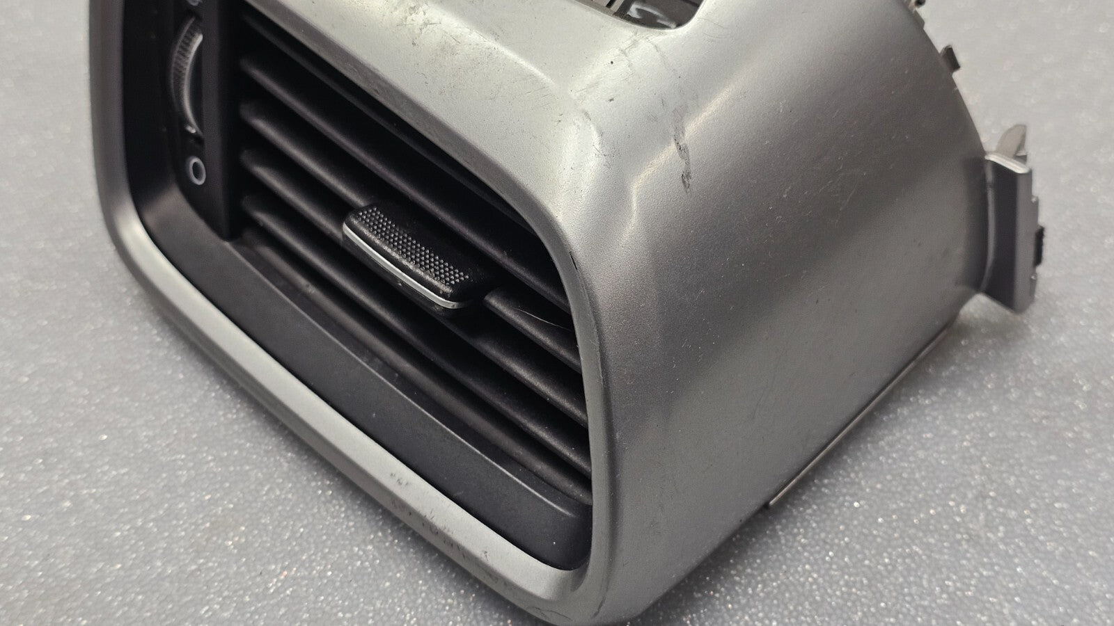 🔥16-18 KIA SORENTO DASH RIGHT PASSENGER AIR VENT A/C AC HEATER PANEL SILVER OEM