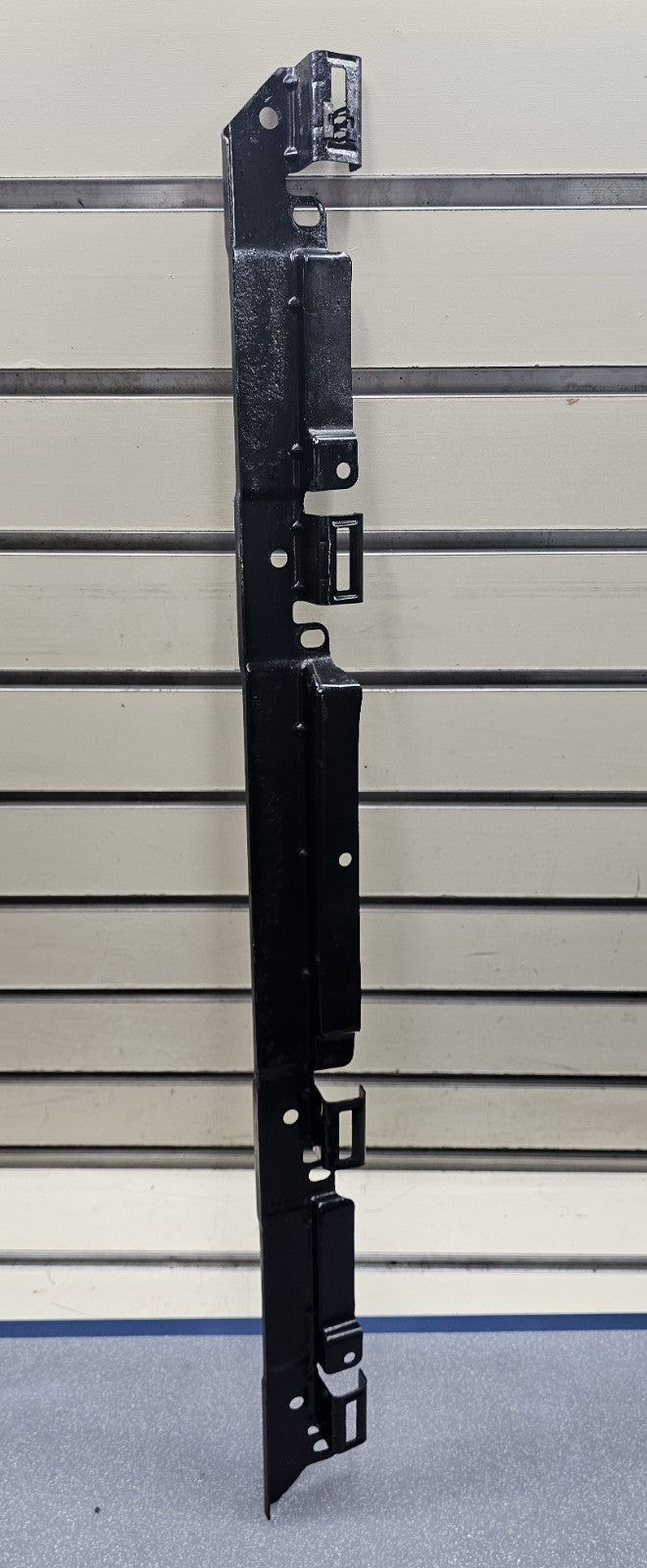 🔥99-06 GM Silverado Sierra Yukon Front Door Sill Bracket OEM