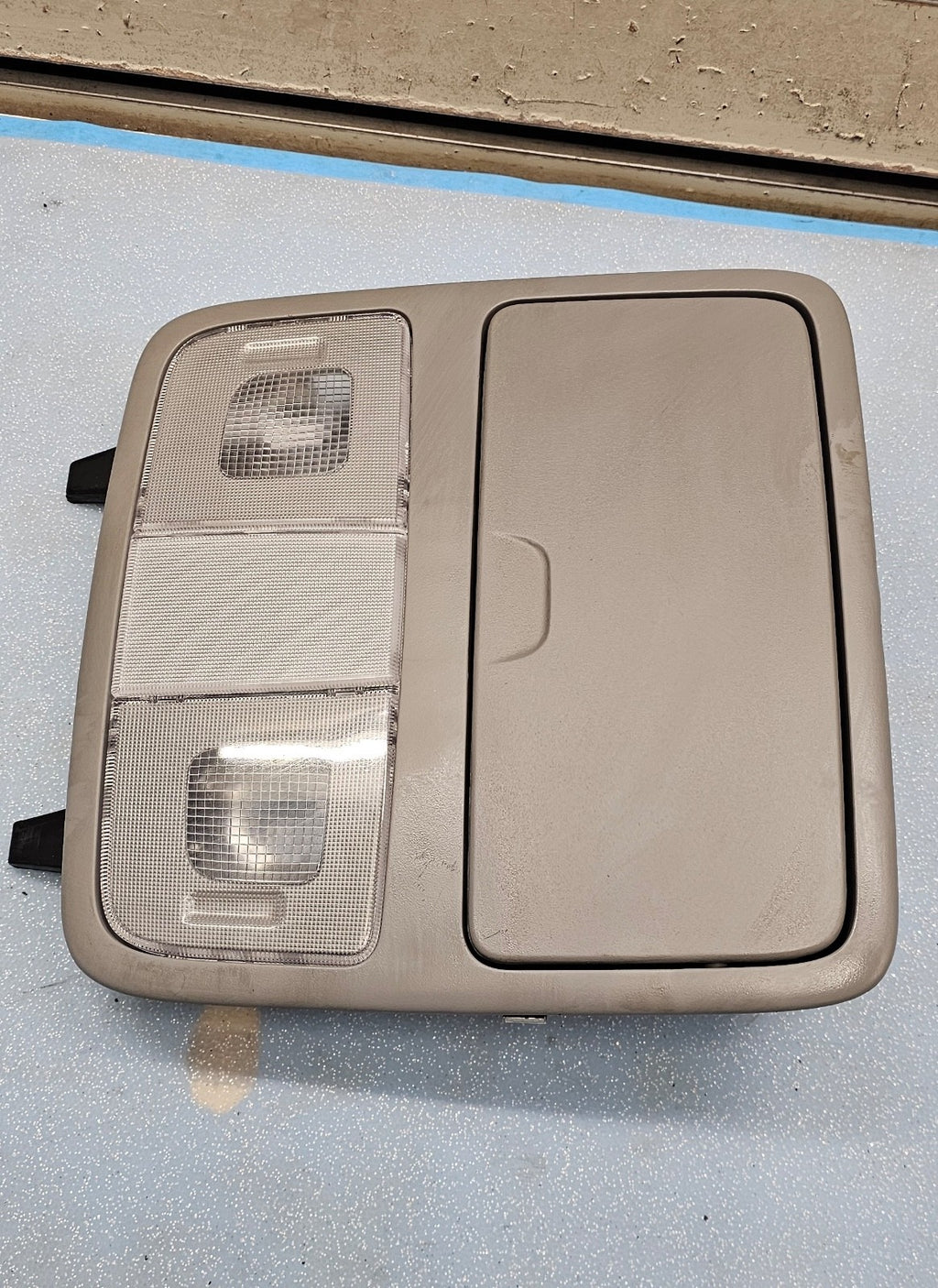 07-10 Hyundai Elantra Overhead Console Storage Display Dome Map Light Gray Front