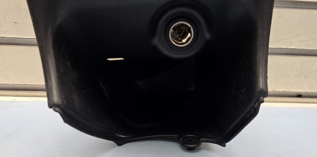 01-04 ALERO DASH AM FM RADIO STEREO DISPLAY RECEIVER CLIMATE CONTROL BEZEL BLACK
