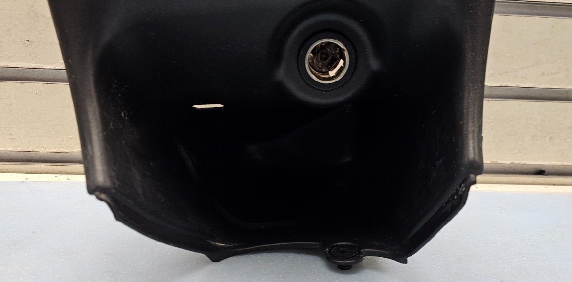 01-04 ALERO DASH AM FM RADIO STEREO DISPLAY RECEIVER CLIMATE CONTROL BEZEL BLACK