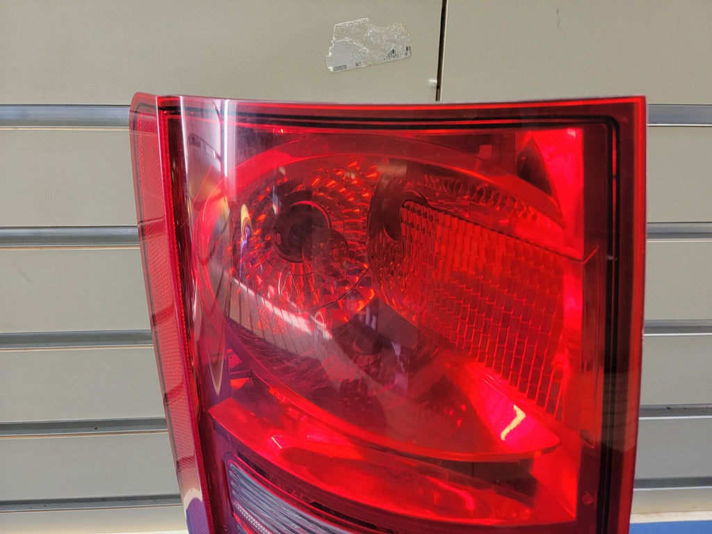 🔥2008-2010 CHRYSLER TOWN & COUNTRY LEFT DRIVER TAIL LIGHT REAR LAMP Assembly