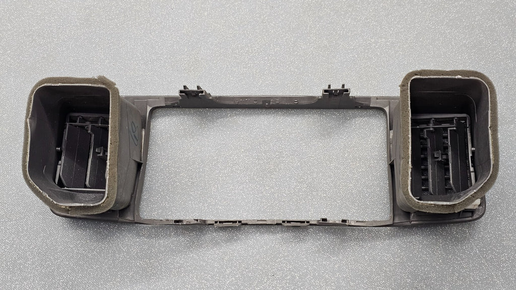 🔥03-08 TOYOTA COROLLA CENTER DASH RADIO SURROUND BEZEL TRIM PANEL OEM GRAY B28