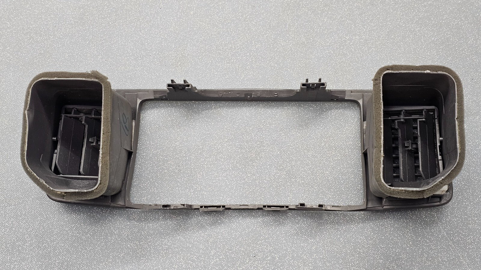 🔥03-08 TOYOTA COROLLA CENTER DASH RADIO SURROUND BEZEL TRIM PANEL OEM GRAY B28