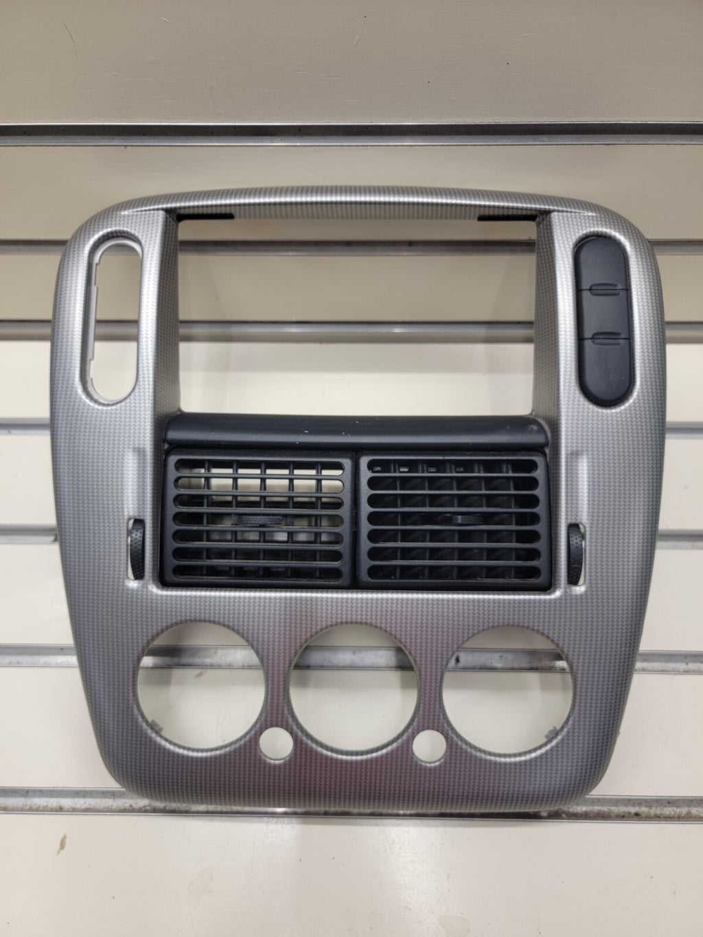 02-05 FORD EXPLORER RADIO AUDIO CLIMATE TEMPERATURE CONTROL BEZEL TRIM silver