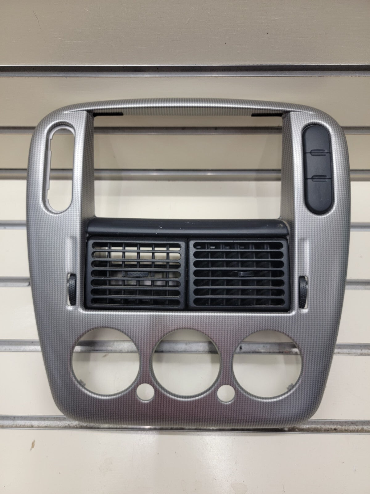 02-05 FORD EXPLORER RADIO AUDIO CLIMATE TEMPERATURE CONTROL BEZEL TRIM silver