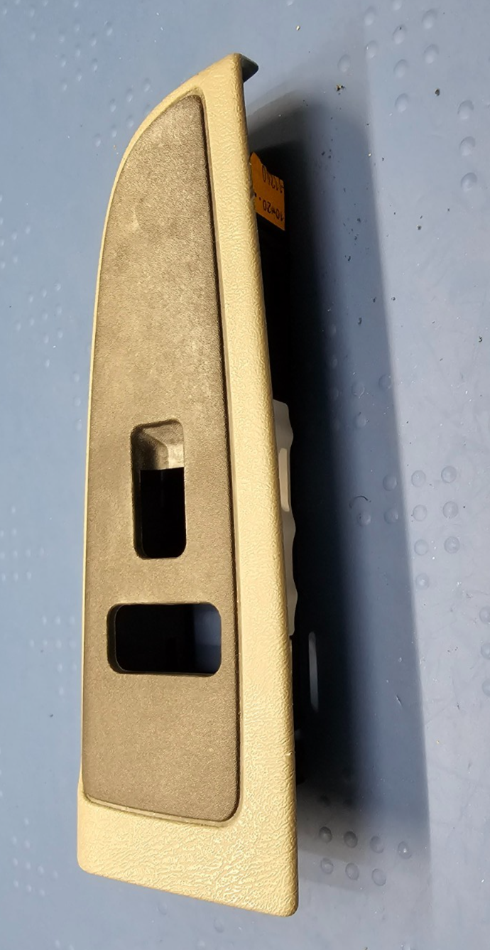 03-06 Silverado SIERRA Power Window Switch FRONT RIGHT Passenger Tan/Black