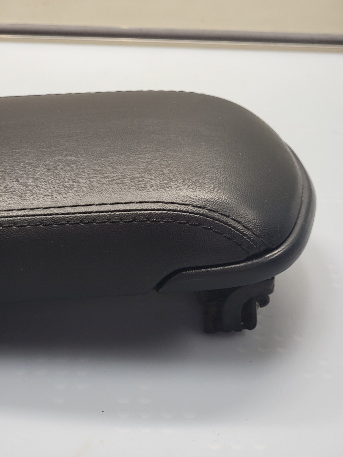🔥2011-2014 CHRYSLER 200 DODGE AVENGER CENTER CONSOLE LID ARM REST BLACK