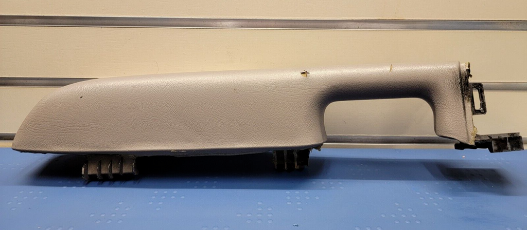 03-06 Silverado SIERRA TAHOE Door Panel ARMREST Front right Handle light gray H2