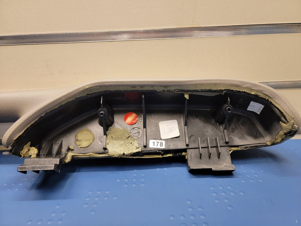 03-06 Silverado SIERRA TAHOE Door Panel ARMREST Front right Handle light gray H2