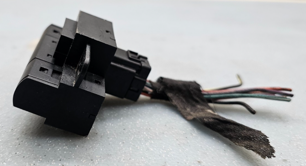 🔥05-10 Chrysler 300 Grand Caravan Hazard Warning Light Control Switch Assembly