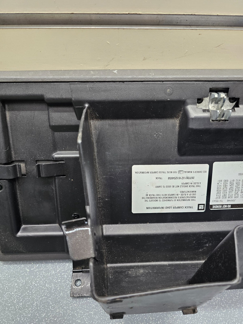 🔥99-06 SILVERADO SIERRA Dash GLOVE BOX Storage Compartment Assembly GRAY G3